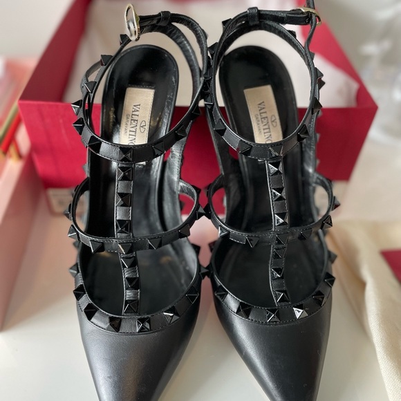 Valentino Garavani Rockstud ankle strap pump in calfskin leather. Size 37.5 - Picture 8 of 12